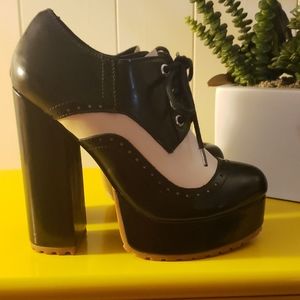 Jeffrey Campbell platform spectators